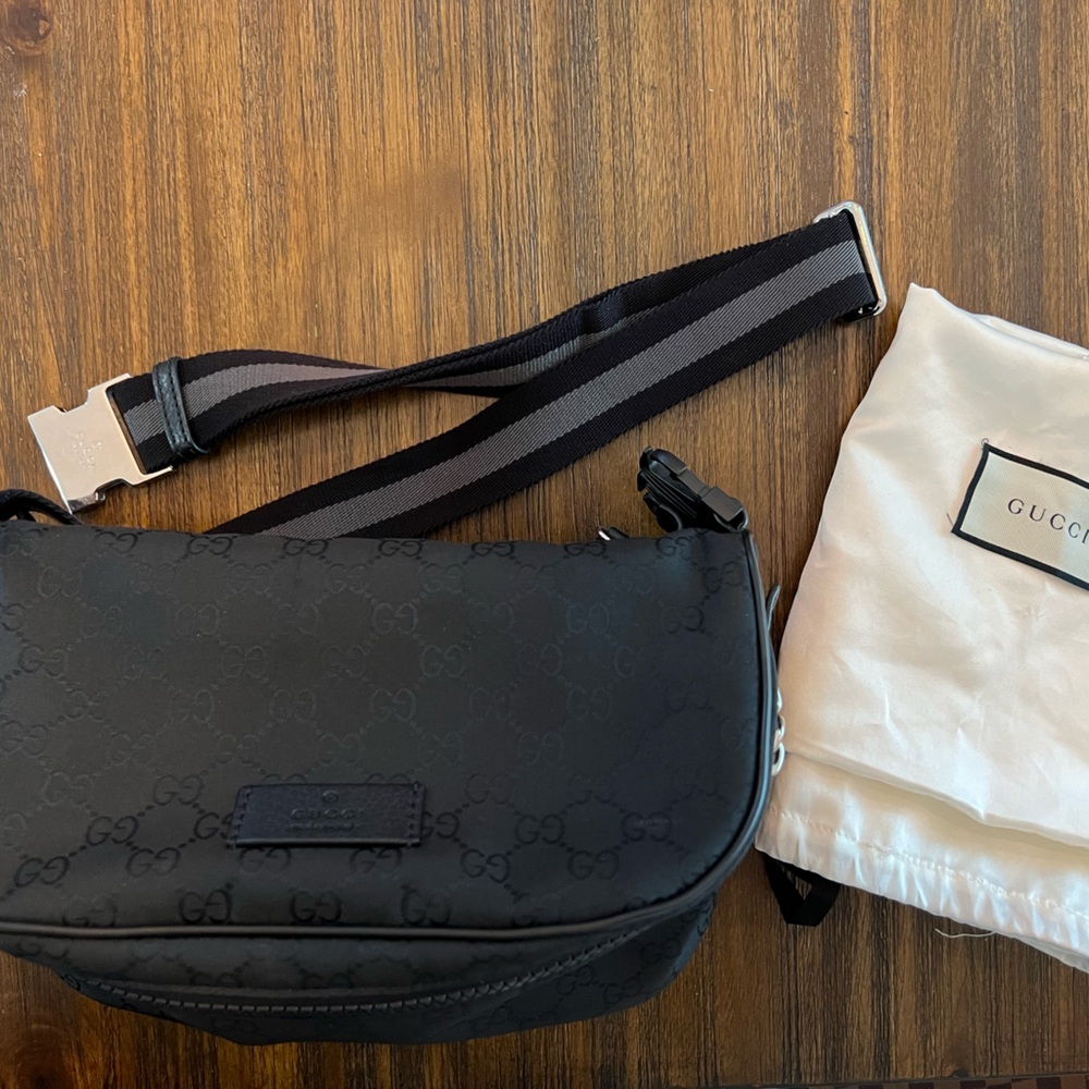 GUCCI MENS CROSSBODY WAIST BELT POUCH BAG PURSE 509643 BLACK GG AUTHENTIC DUST
